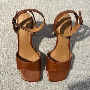 Universal Thread Women’s Lauren Heel